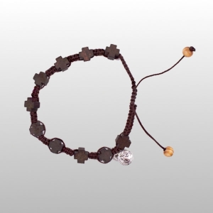 BRANSOLETKA "10" KRZYŻYKI DREWNIANE + MEDALIK ŚW. BENEDYKT, CIEMNY BRĄZ