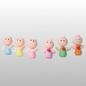 FIGURKA ANIOŁEK Z SERCEM MIX KOLOR MODELINA 5CM