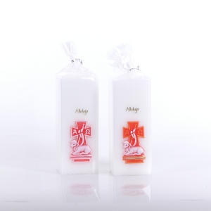 ŚWIECA KWADRAT 70/170 APLIKACJA NOWY BARANEK NA KRZYŻU (+KSIĘGA), BIAŁA