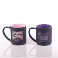KUBEK CERAMICZNY CZARNY MAT, WYS.9,5CM X FI=8,5CM, KOLOR W ŚRODKU - MIX