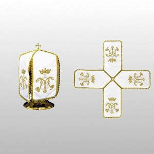 WELON NA PUSZKĘ BIAŁY HAFT MARYJNY (24cm WYS.- KRZYŻAK) (52618/1)