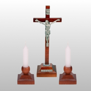 ZESTAW KOLĘDOWY DREWNIANY, KRZYŻ+ LICHTARZE+ ŚWIECE, kolor ORZECH, wys.23cm
