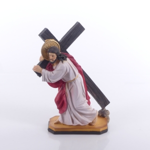 FIGURKA CHRYSTUS DŹWIGAJĄCY KRZYŻ - 20CM