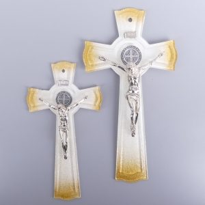 Krzyż ze szkła Murano ze św. Benedyktem 25 cm