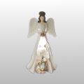 FIGURKA ANIOŁ ŚWIECĄCY ŚW. RODZINA KOLOR WYS. 21,5 CM