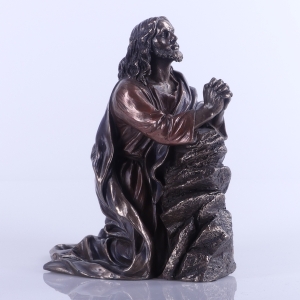 FIGURKA JEZUS MODLĄCY SIE W OGRODZIE OLIWNYM 18,5CM